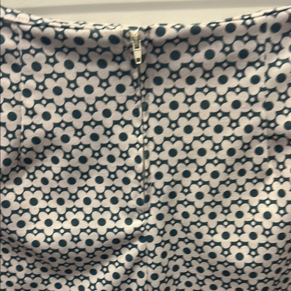 Chic  green and White Patterned  mini Skirt - Picture 5 of 5